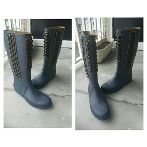 BCBG MAXAZRIA RAIN BOOTS