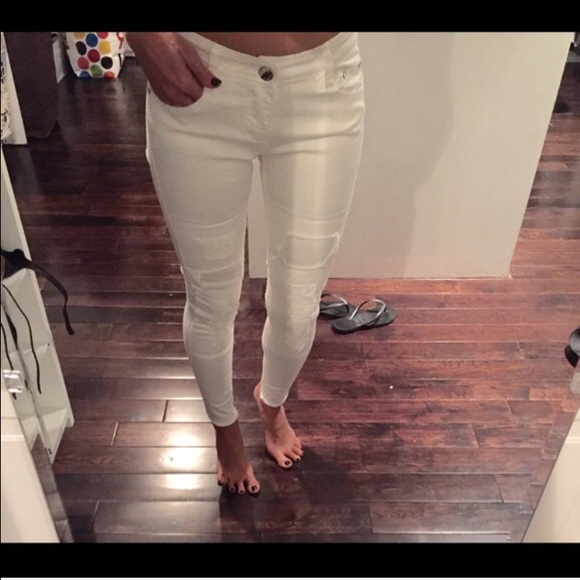 Denim - BNWT 📌Perfect distressed white jeans 📌