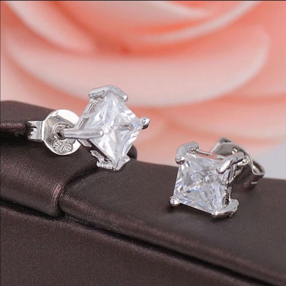 925 Sterling silver cz stud earrings - Picture 2 of 4