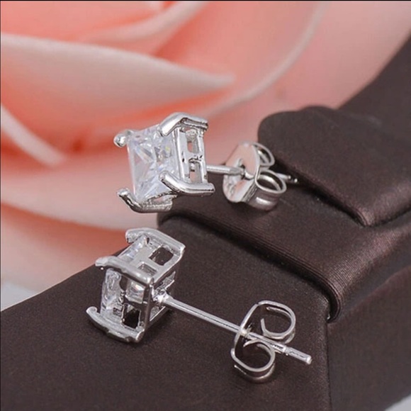 925 Sterling silver cz stud earrings - Picture 3 of 4
