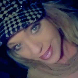 Meet your Posher, Becky