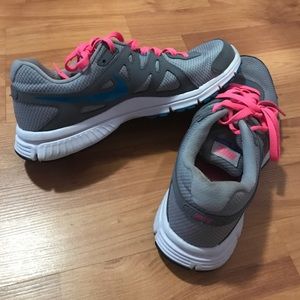 Nike Women's Revolution 2