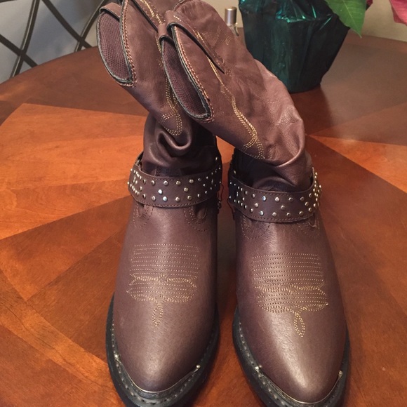 Cowboy boots - Picture 1 of 4