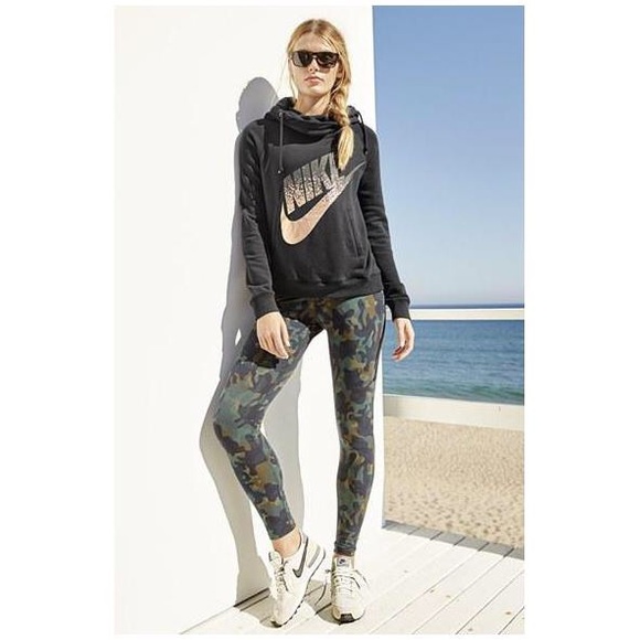 Nike Pants - Camo Print Leg-A-See Nike legging XS