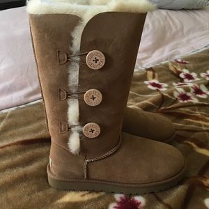 Ugg bailey button triplet