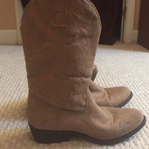 Tan cowgirl boots
