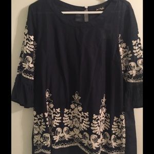 NWT. Navy Blue Tunic w Embroidered detail