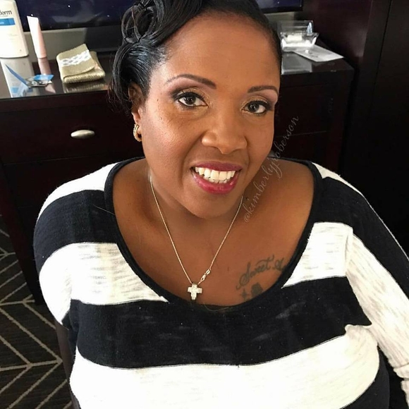 Meet your Posher, Cynthia