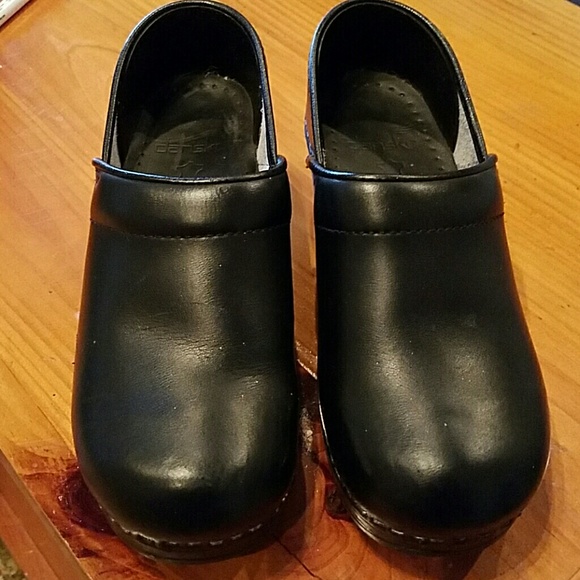 Dansko size 35 black clogs