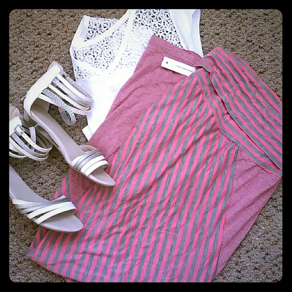 Dresses & Skirts - 🆕 Striped Maxi Skirt NWT !