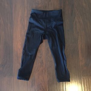 Lorna Jane black high waisted cropped tights can
