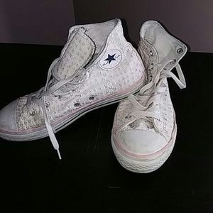 Eyelet converse