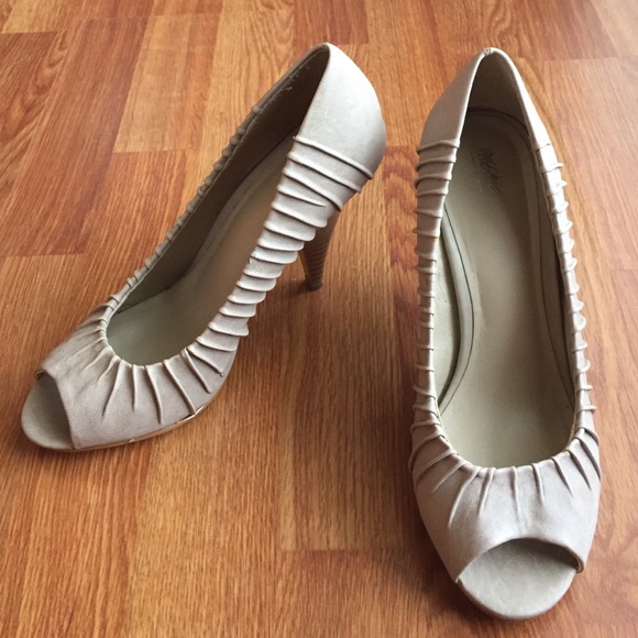 Nude Mossimo Peep-toe Pumps - Picture 2 of 4