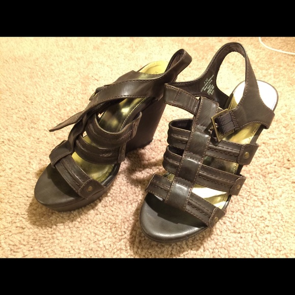 Sandals - Picture 1 of 3