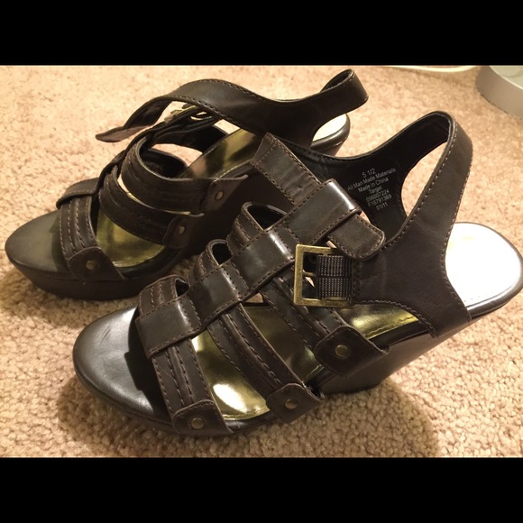 Sandals - Picture 3 of 3