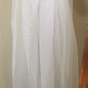 Brand new never worn white wedding veil