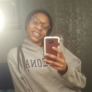 Meet your Posher, Monique