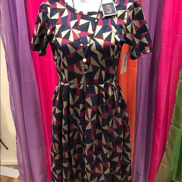 L👀 king for this Lularoe Styles! - Picture 4 of 4
