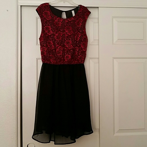 Stunning Red/Black Lacey Dress