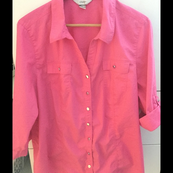 Roll tab sleeve blouse.