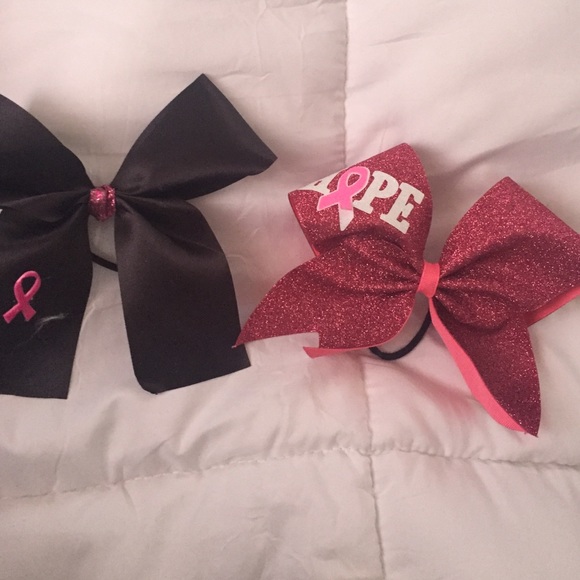 Cheer bows - Picture 1 of 4