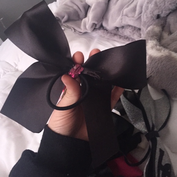 Cheer bows - Picture 4 of 4