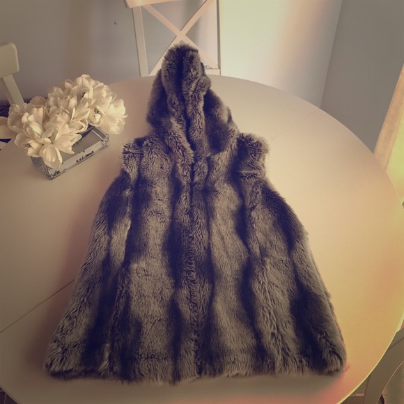 New faux fur reversible hooded vest size M