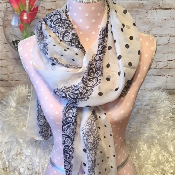 Women's paisley scarf