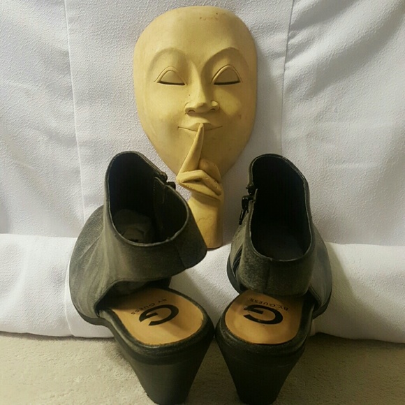 G by Guess open heel shoes - Picture 3 of 4