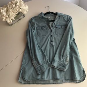 New cool jeans blouse never worn size XS