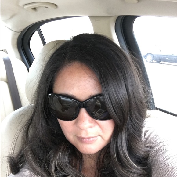 Meet your Posher, Selena - Picture 1 of 1