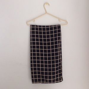 Black and beige grid scarf