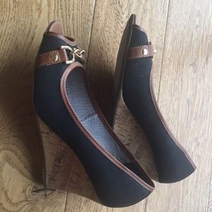 Size 8.5 Tommy Hilfiger cork black wedges shoes