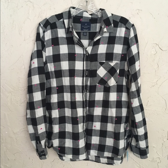 American Eagle Outfitters Tops - American Eagle Boyfriend Shirt w/ hearts