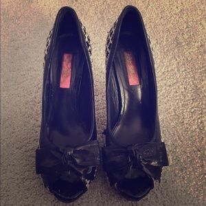 Betsey Johnson fashion pumps size 7.5