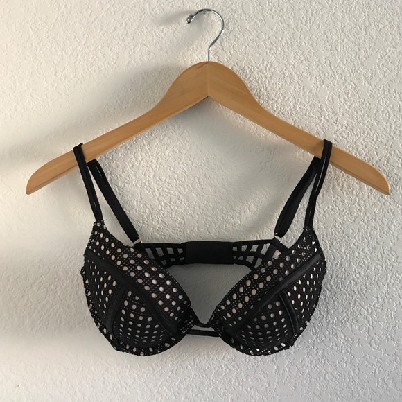 Victoria's Secret Other - Victoria's Secret Push-Up Bra 32D