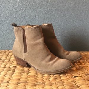 Suede Nine West Vintage booties