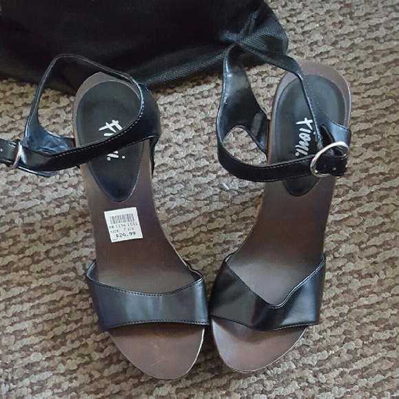 Fioni strappy heels