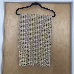 Mid length tight skirt. White, yellow & black