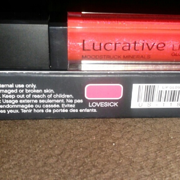 Younique Lucrative lip gloss - Picture 1 of 1