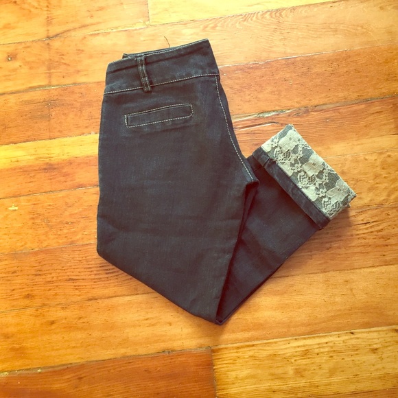 Jean Capri pants will lace rollover bottoms