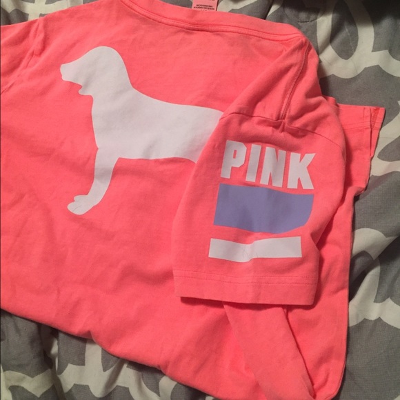 ❗️SOLD❗️VS Pink Campus Tee