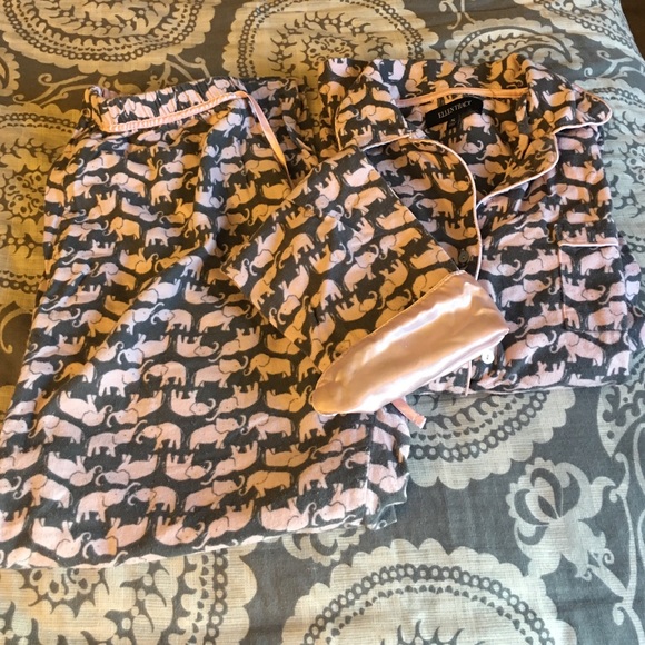 Adorable elephant jammies!!