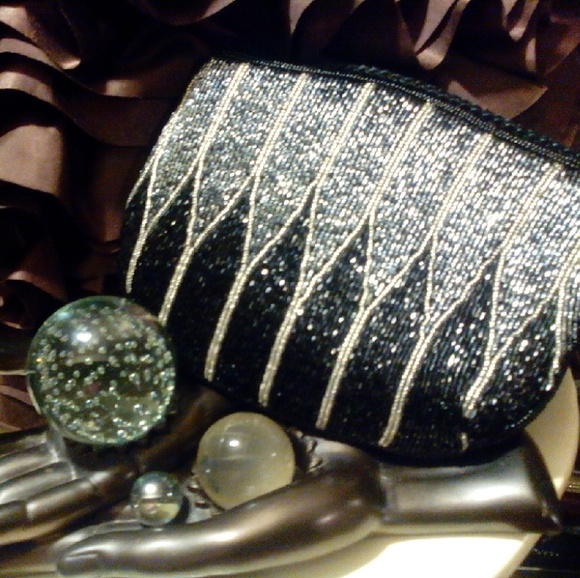 Gorgeous beaded evening clutch - Picture 2 of 2