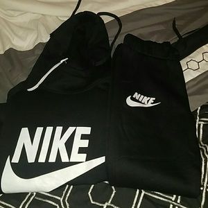 Nike sweatsuit