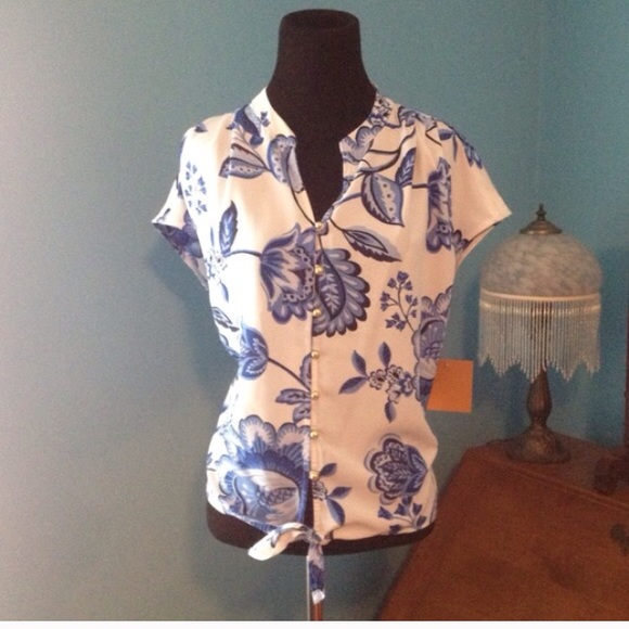 NWT Ellen Tracy Lapis Top