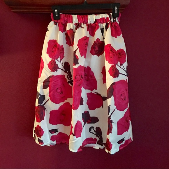 Dresses & Skirts - Red & Pink Flower Print Pleated Skirt