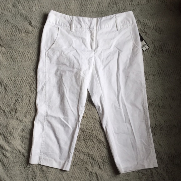Daisy Fuentes Pants - NWT White Daisy Fuentes Capris