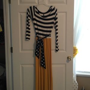 Maxi dress with belt/bow sash