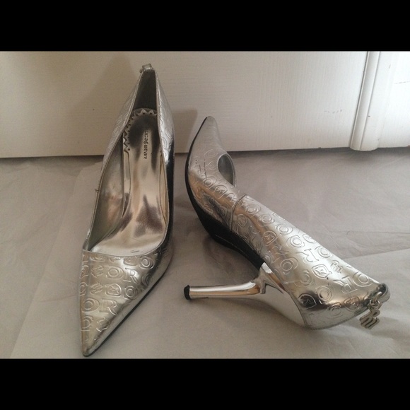 Rocawear Silver Pointed Heels